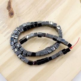 Pedra de Hematita / 4mm - Cubo - Magnética (1 FIO) 