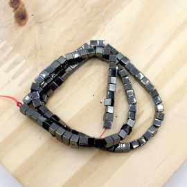 Pedra de Hematita / 3mm - Cubo - Magnética (1 FIO) 
