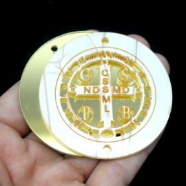 Placa em Acrílico Perolada / 6cm - Cruz São Bento (PAR) - Dourado